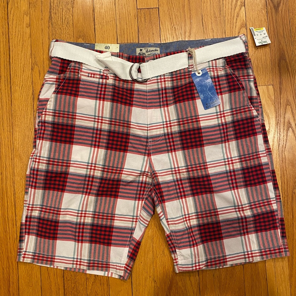 NWT Islandia clothing men’s shorts size 40 with belt
